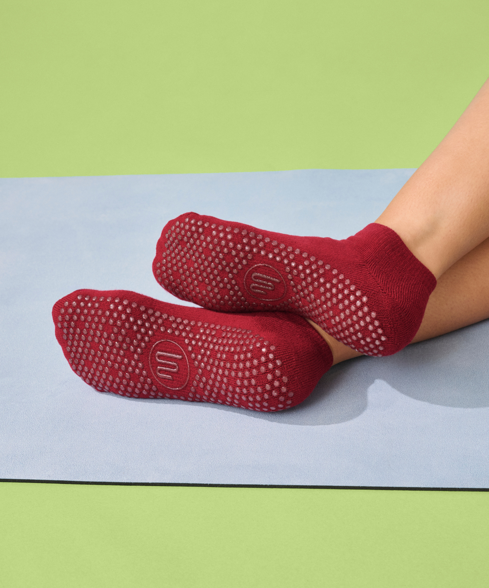 Low Rise Grip Socks - Crimson