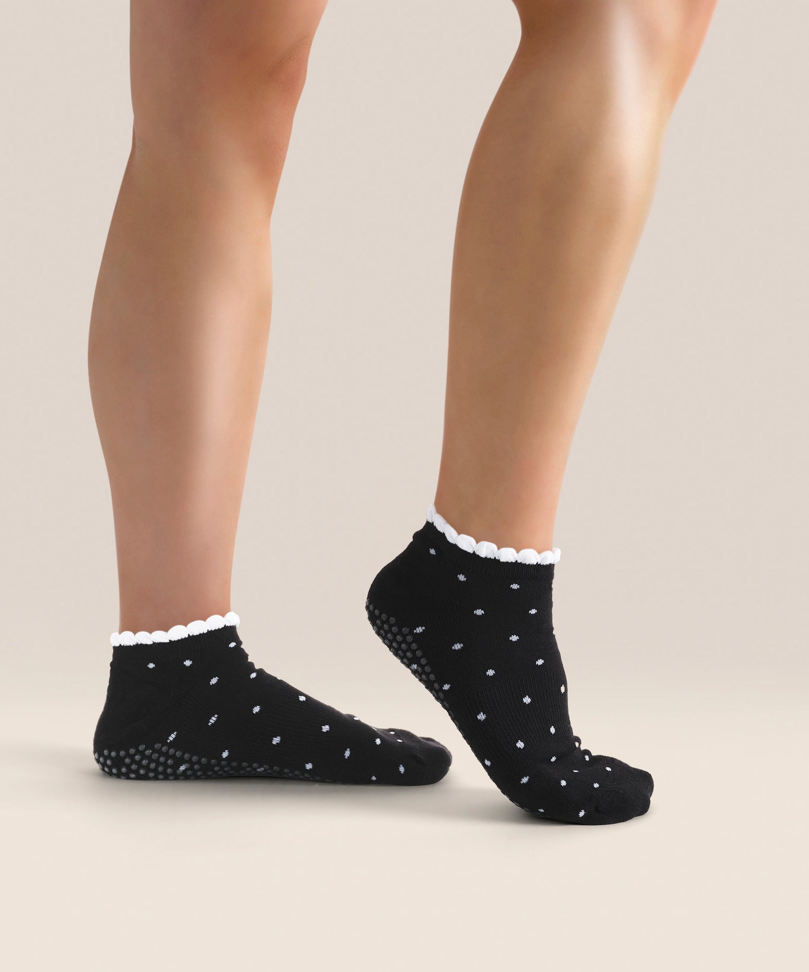 Low Rise Grip Socks - Black Polka Ruffle
