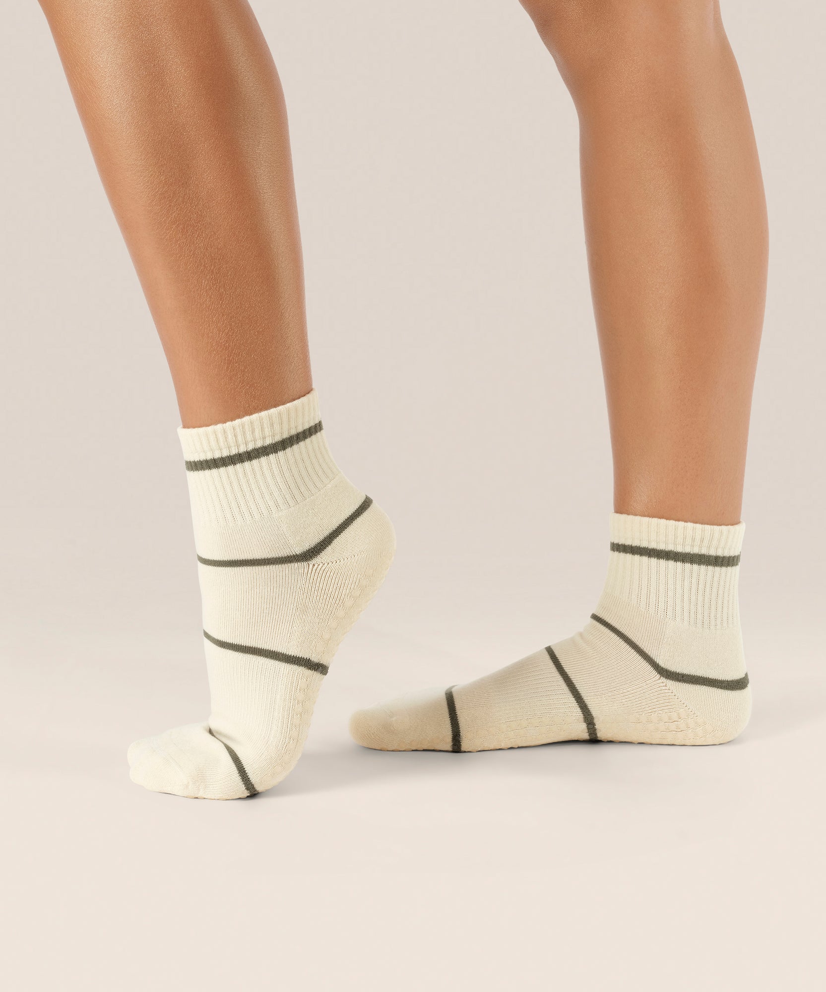 Quarter Crew Grip Socks - Baseline Oat