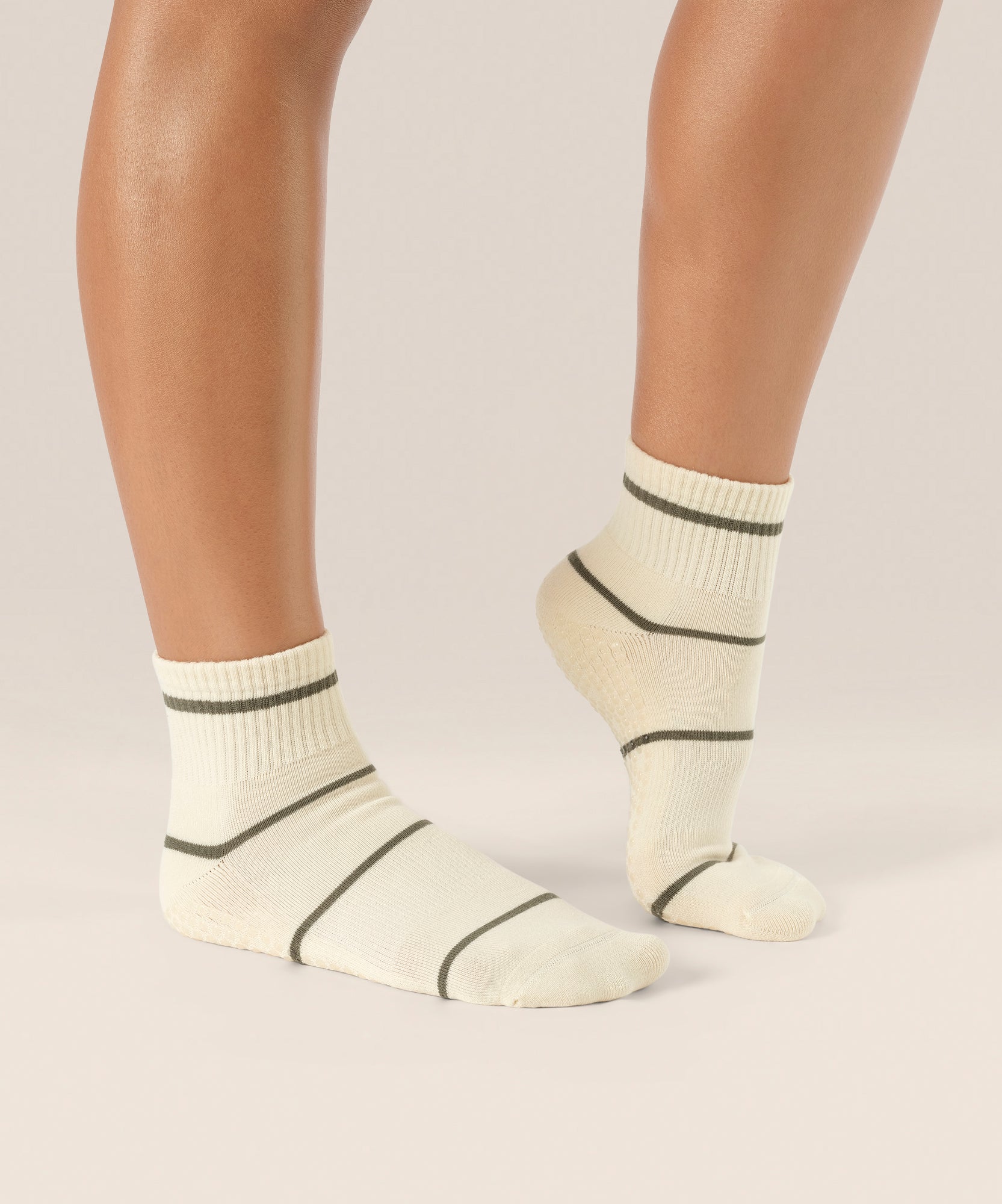 Quarter Crew Grip Socks - Baseline Oat