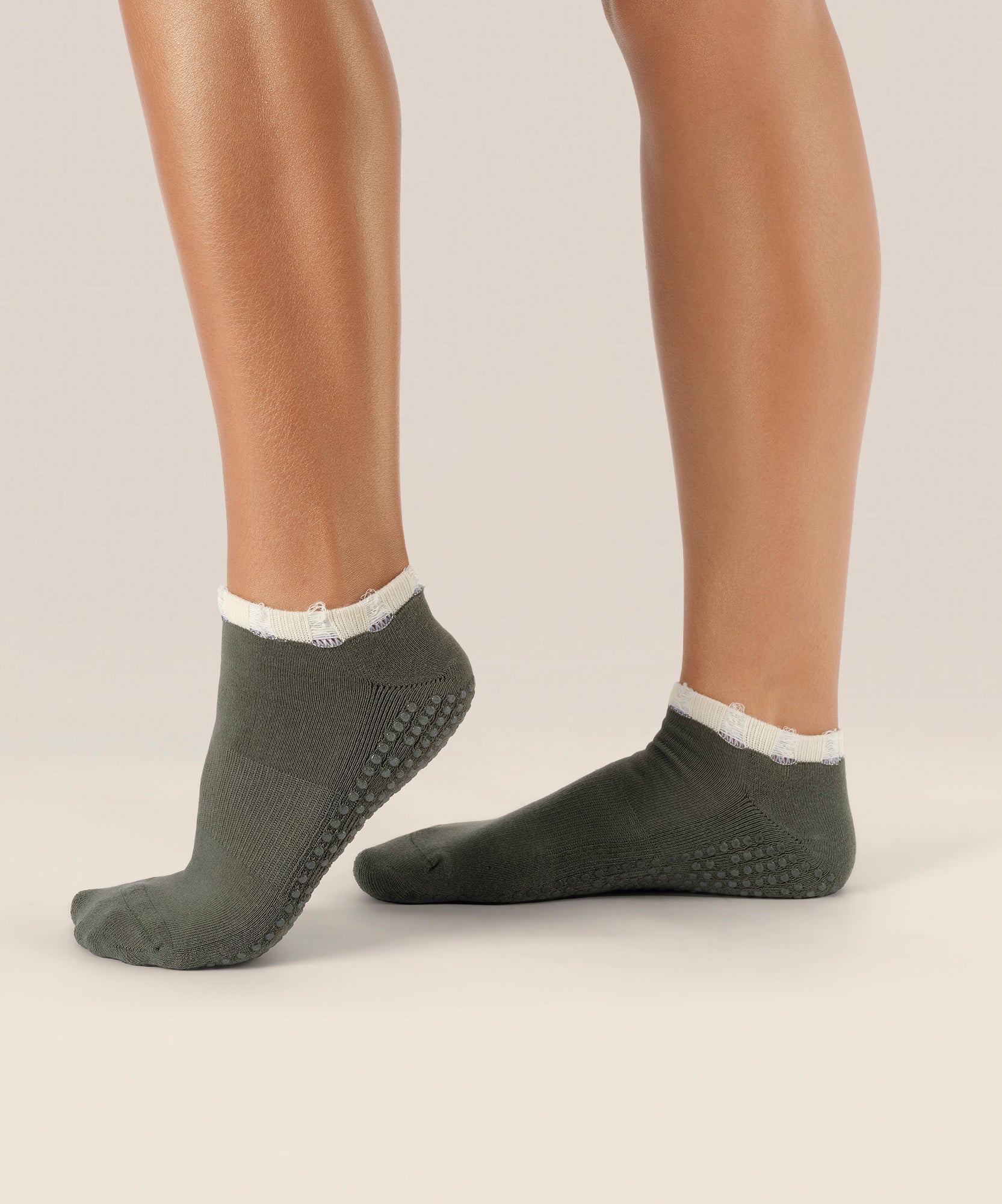Low Rise Grip Socks - Khaki Edge