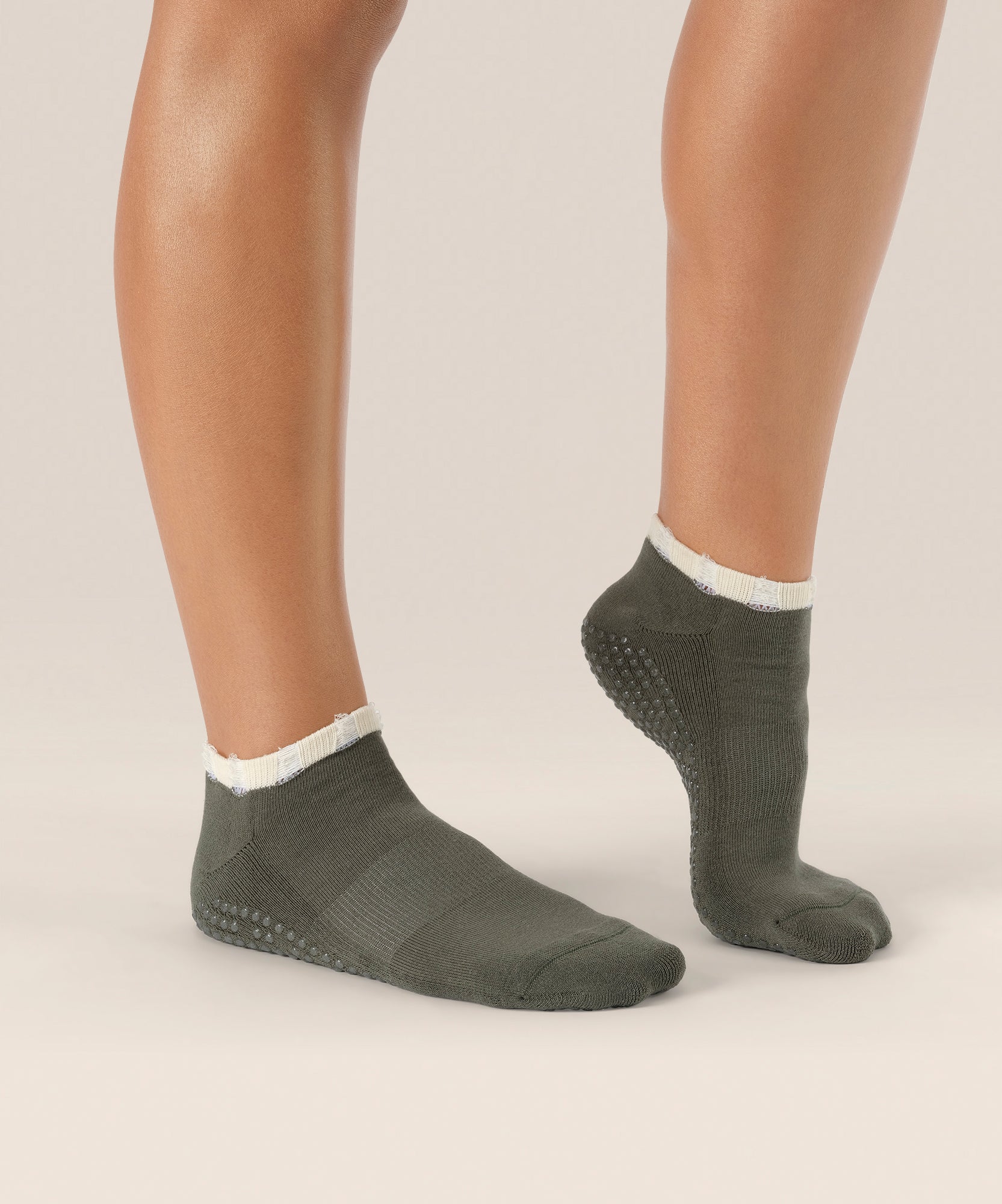 Low Rise Grip Socks - Khaki Edge