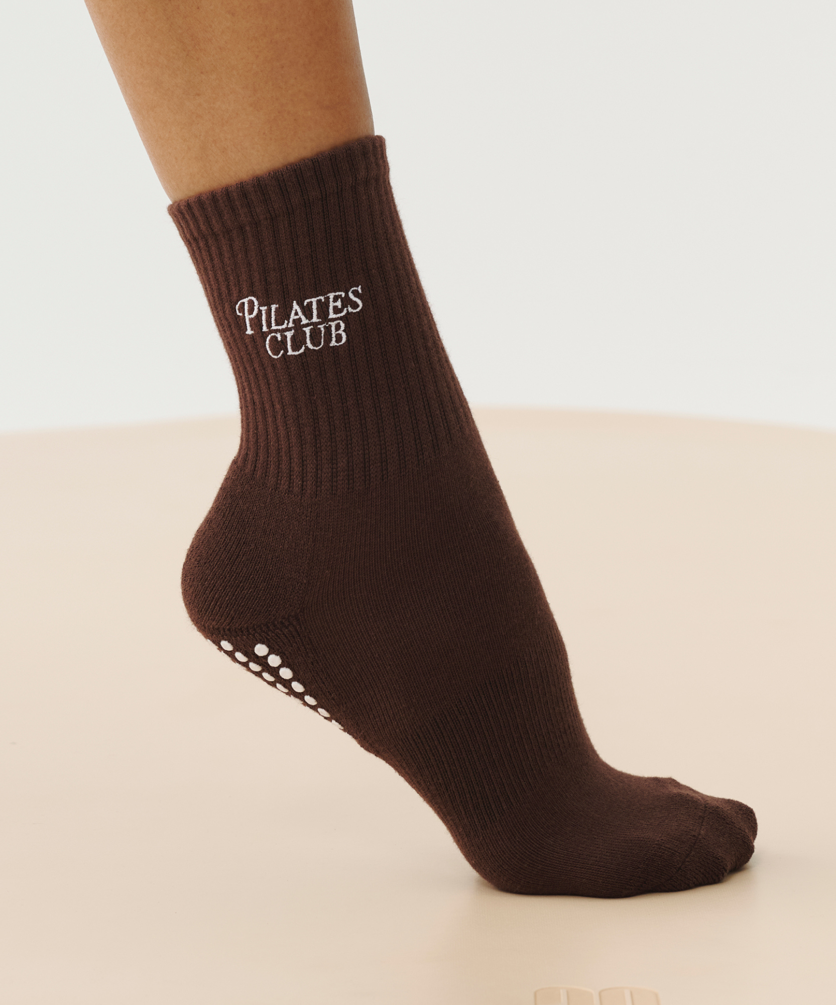 Estée Lauder Crew Grip Socks - Pilates Club Brown M