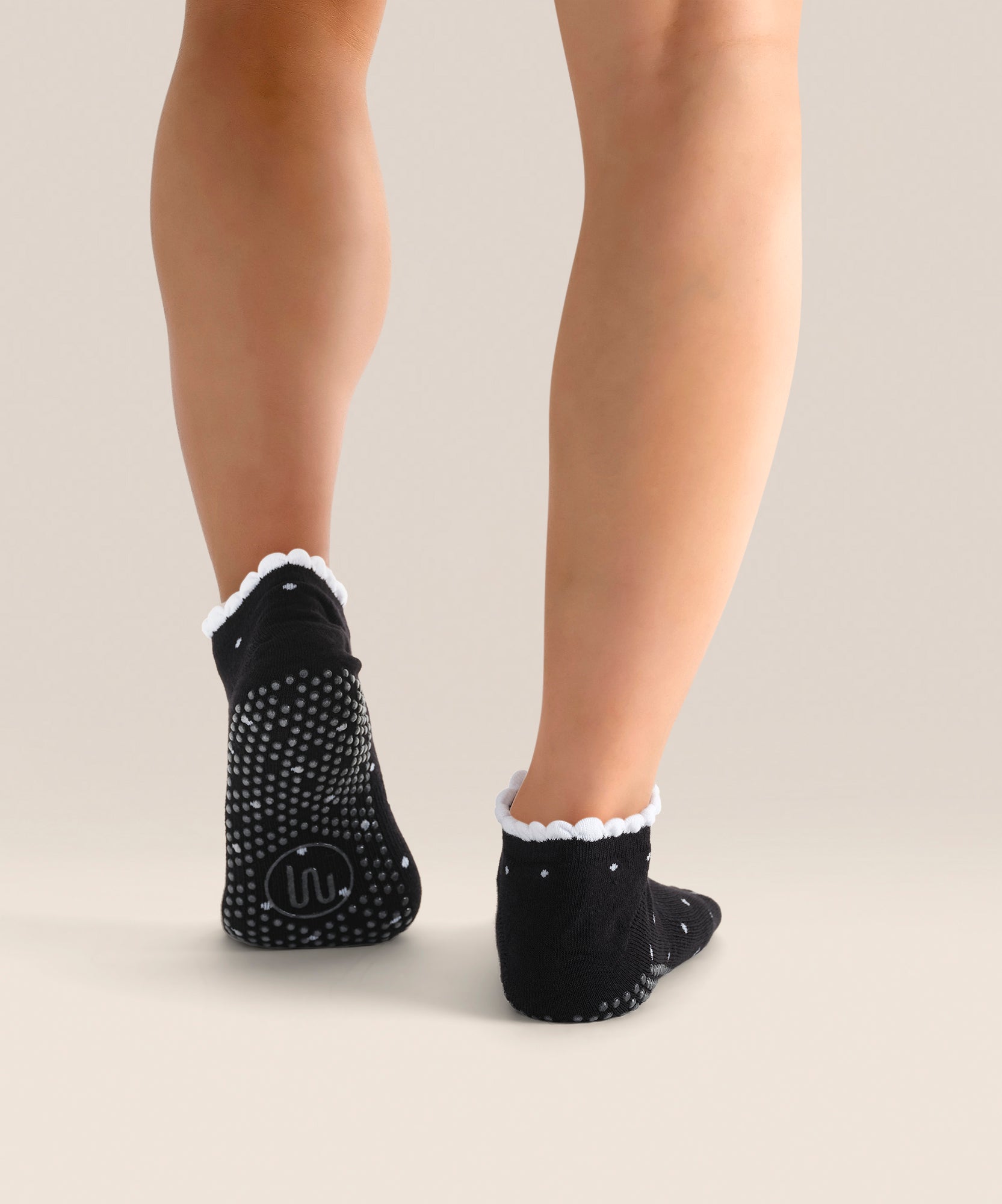 Classic Low Rise Grip Socks - Black Polka Ruffle