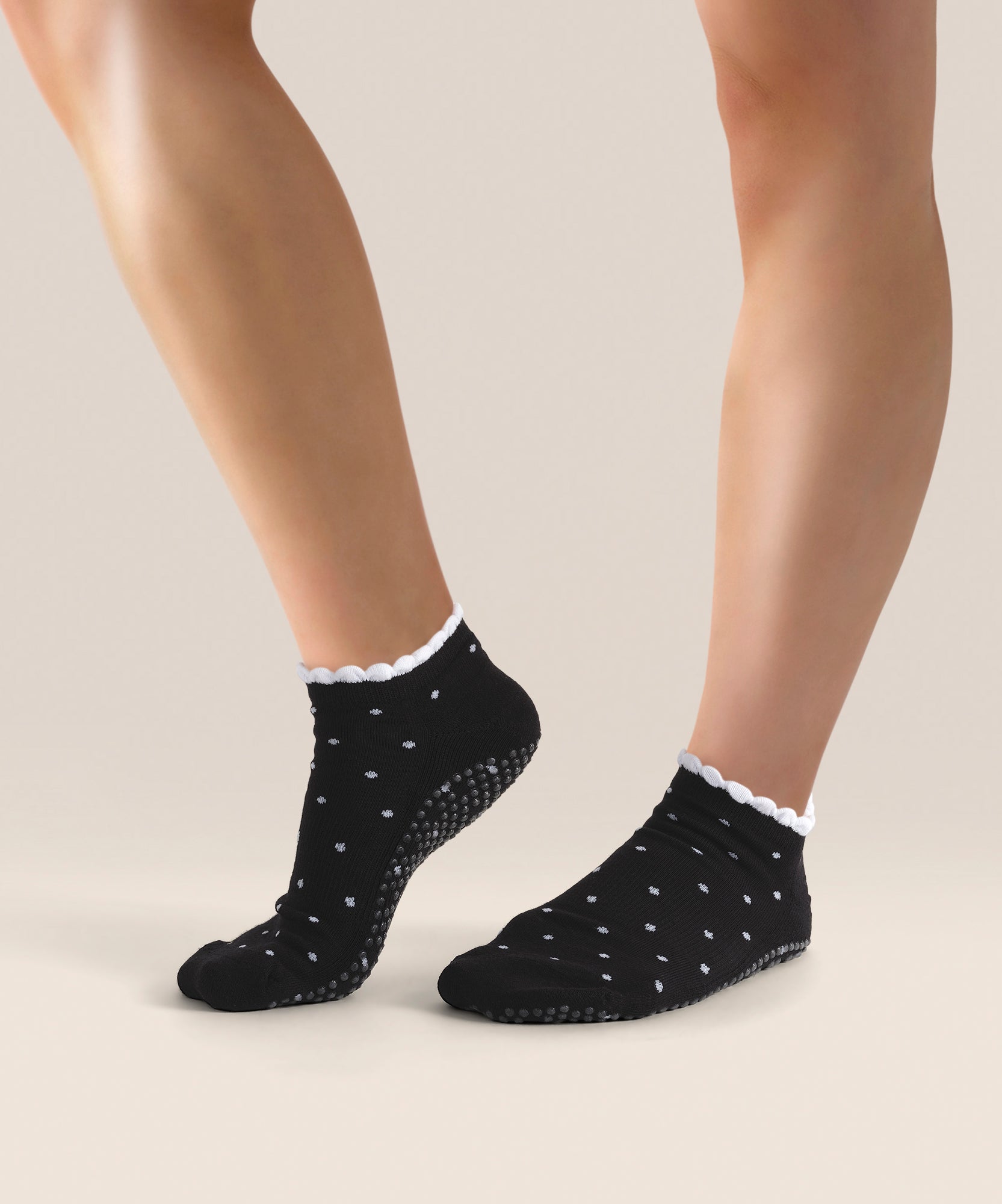 Classic Low Rise Grip Socks - Black Polka Ruffle