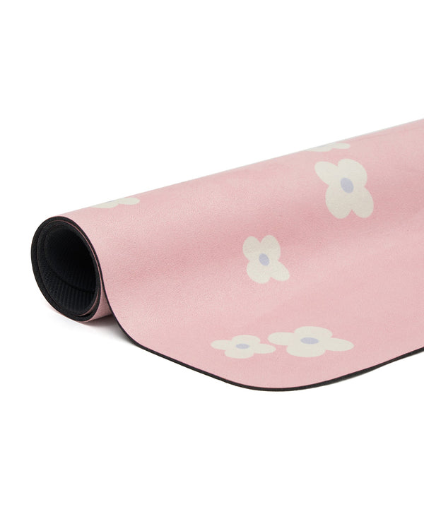 High-quality Microfibre Reformer Mat featuring vibrant Ditsy Daisy design