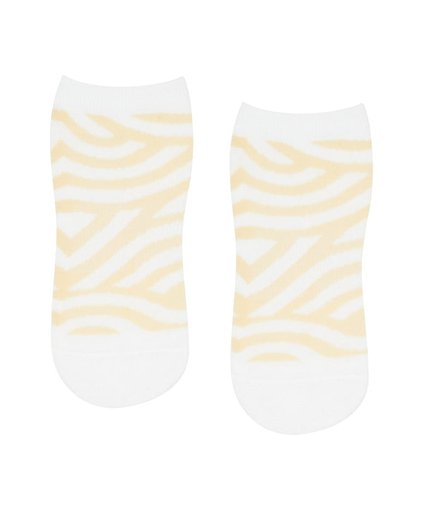 Classic Low Rise Grip Socks in Seashell Swirl design for women