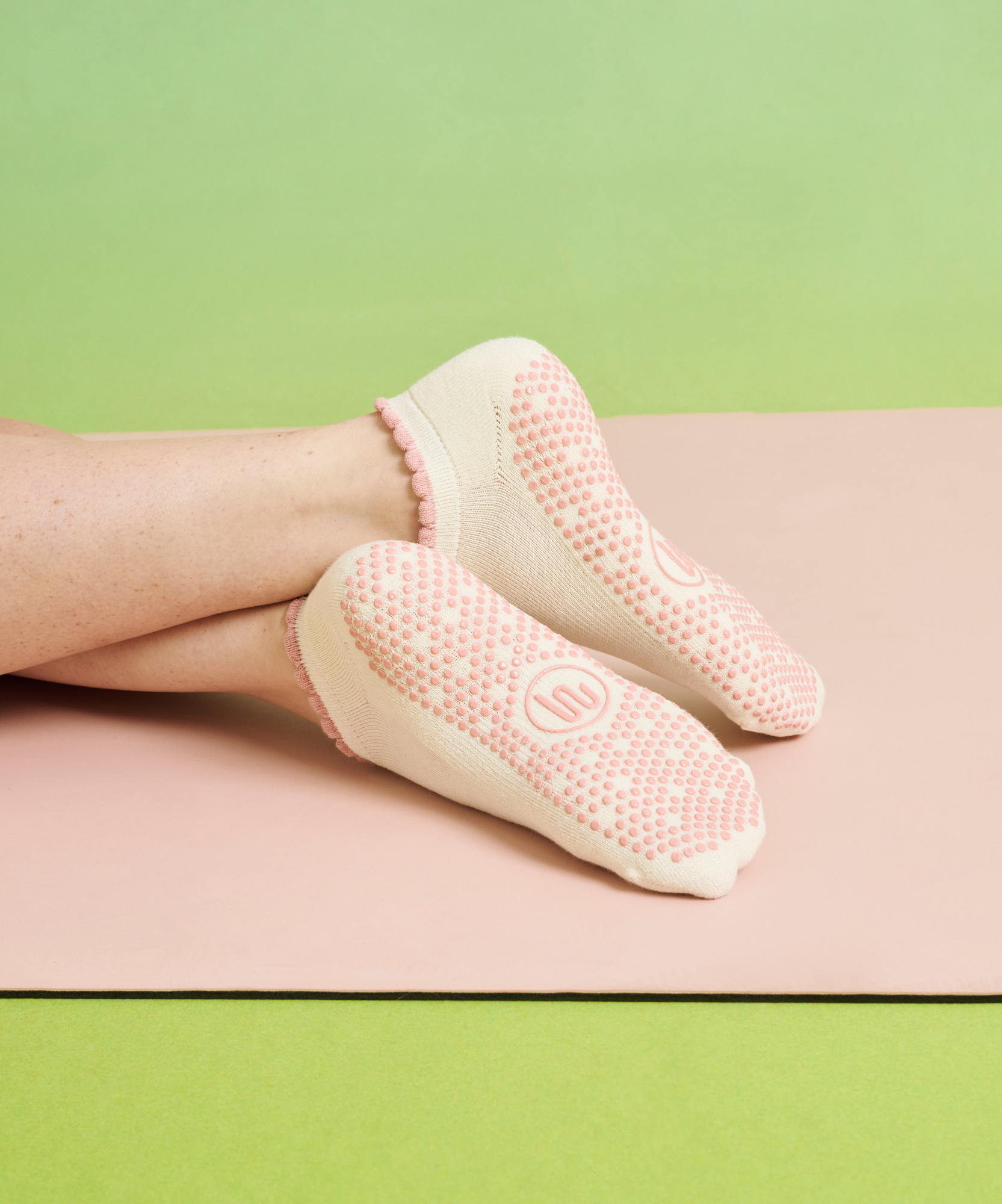 Low Rise Grip Socks - Buttercream Frill