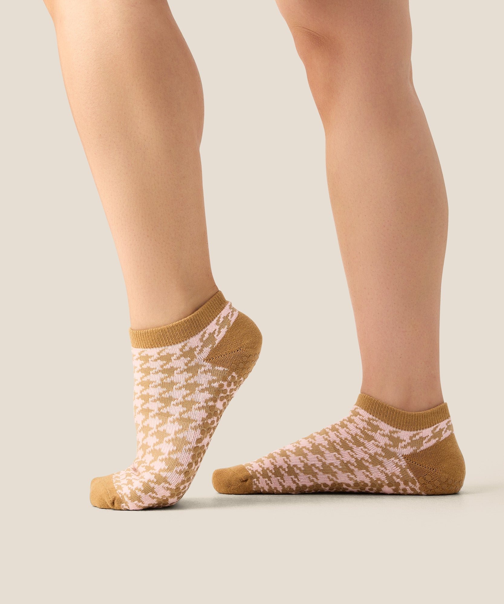 Low Rise Grip Socks - Houndstooth Blush